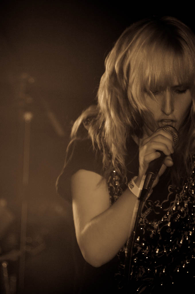 Jasmin Parkin                Photographer - Carlos